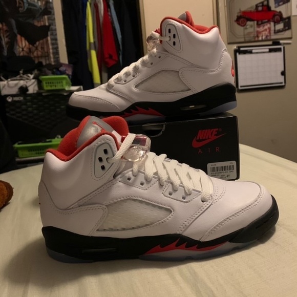 Jordan 5 “Fire Red” Silver Tongue - Picture 1 of 5